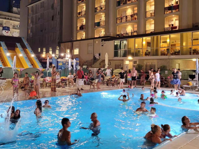 media.piscina-notte-IMG-20220624-WA0006